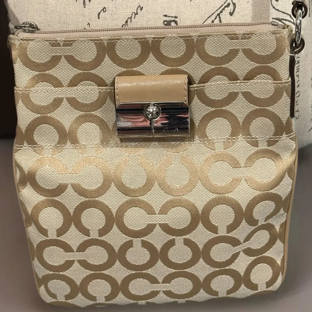 EUC Coach Monogramed Kristin Swingback Crossbody - Gold/Tan Tones - Picture 2 of 6